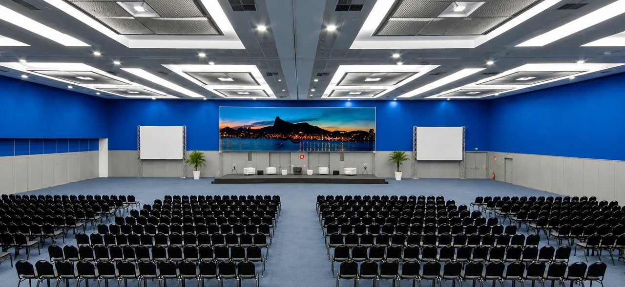 Auditório do Centro de Convenções Hotel Nacional em formato plateia